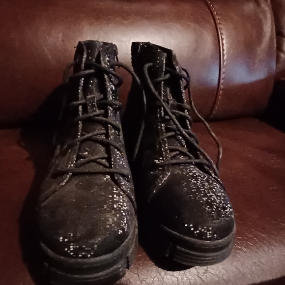 Sparkly Boots - Picture 7 of 7